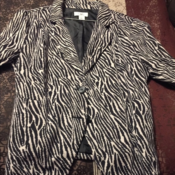 Stylish Zebra print short/crop blazer - Picture 1 of 4